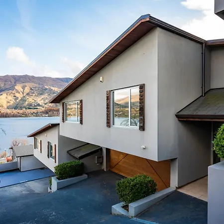 2 Lakeview Heights