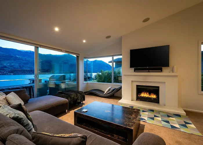 2 Lakeview Heights *