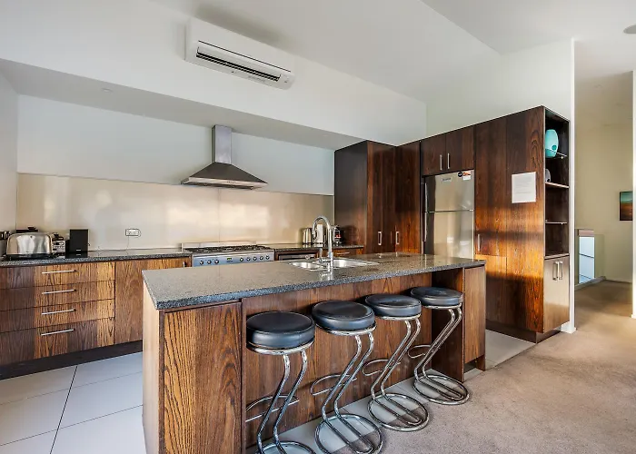 2 Lakeview Heights