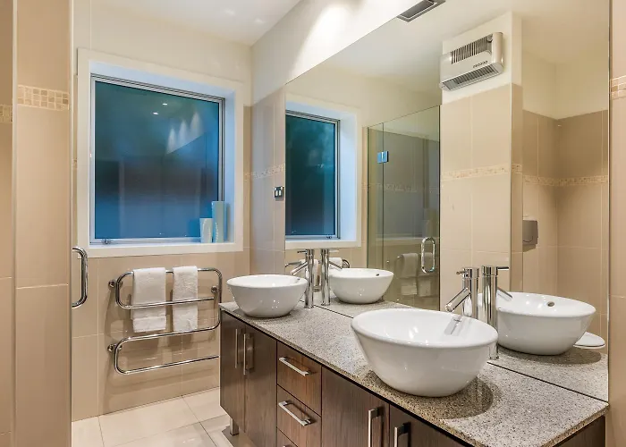 2 Lakeview Heights